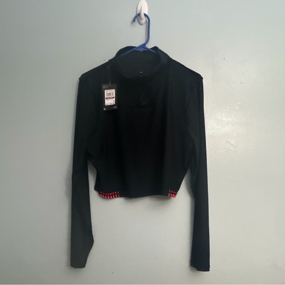 UNDER ARMOR SPORTS TOP - Picture 8 of 14